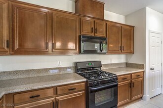 7580 Rockhampton Ave in Las Vegas, NV - Building Photo - Building Photo