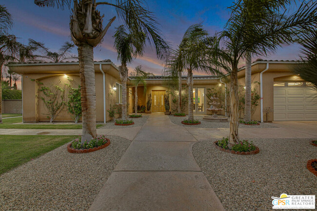 2280 E Desert Park Ave in Palm Springs, CA - Foto de edificio - Building Photo