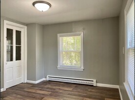 1021 Hudson Rd in St. Paul, MN - Building Photo