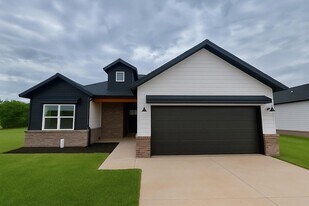 1367 N Harper Ridge Dr in Republic, MO - Building Photo