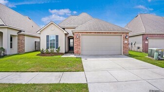 1237 Foxtail Dr in Baton Rouge, LA - Building Photo
