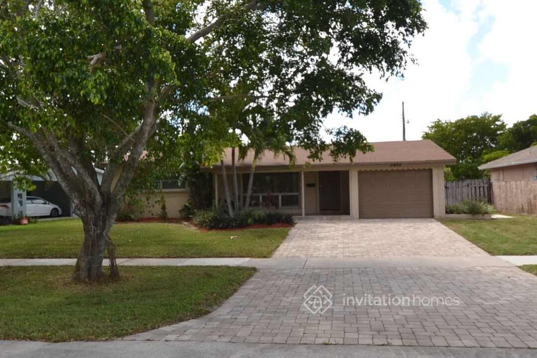 3405 S Longfellow Cir in Hollywood, FL - Building Photo