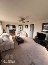 1534 NE Lee Pl in Lincoln City, OR - Building Photo - Building Photo