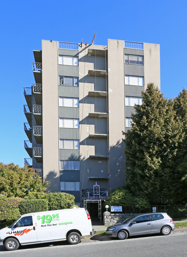 Hawaiian Villa Apartments in Vancouver, BC - Building Photo - Building Photo