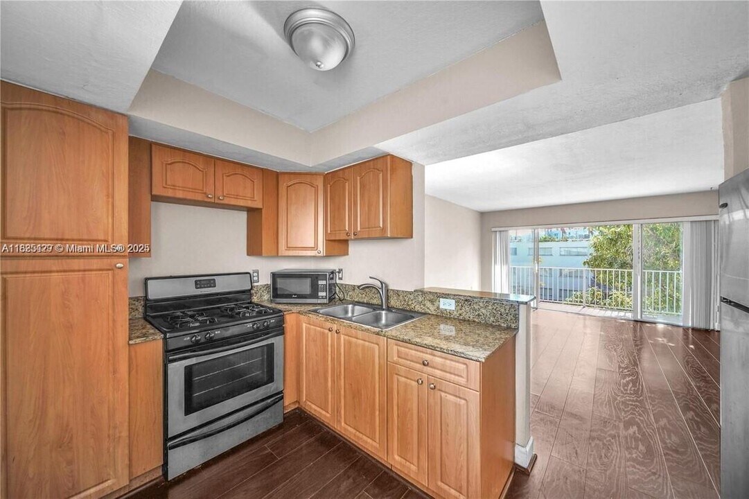 7737 SW 88th St in Miami, FL - Building Photo