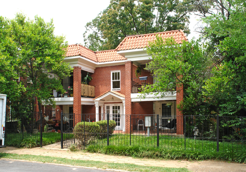 960 Greenwood Ave in Atlanta, GA - Building Photo