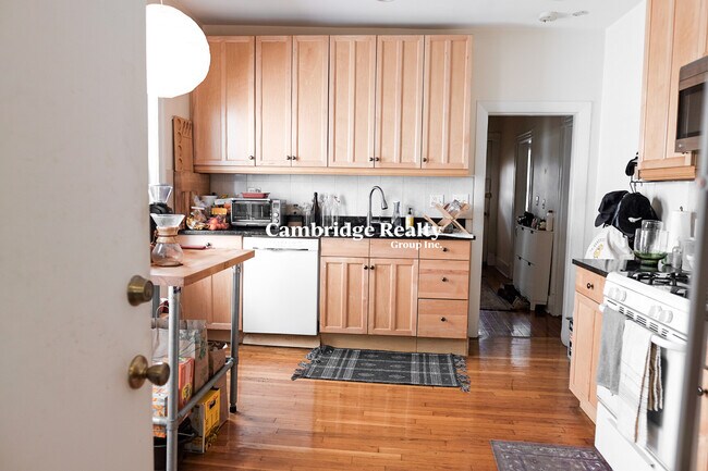 74 Fremont St, Unit 1A in Somerville, MA - Building Photo - Building Photo