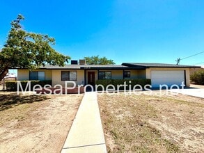 15019 Spruce St in Hesperia, CA - Foto de edificio - Building Photo
