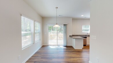 101 Middle Oaks Dr in Salisbury, NC - Foto de edificio - Building Photo