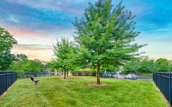 MAA Matthews Commons in Matthews, NC - Foto de edificio - Building Photo