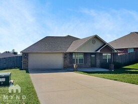 2117 Ridge St in Gentry, AR - Building Photo