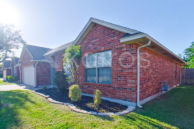 521 SW 163rd St in Oklahoma City, OK - Foto de edificio - Building Photo