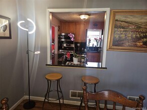 8 Windmill Ln in New City, NY - Foto de edificio - Building Photo