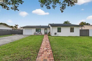 13441 SW 74th St in Miami, FL - Building Photo