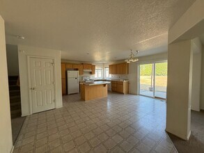 6303 Klickitat Ln in Pasco, WA - Building Photo - Building Photo