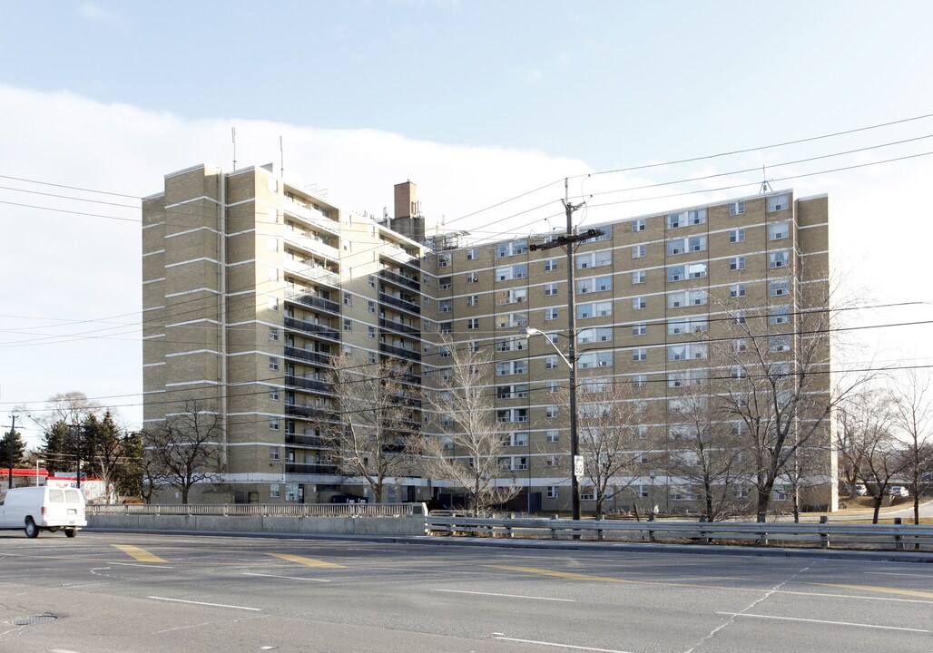 Downsview Acres in Toronto, ON - Building Photo