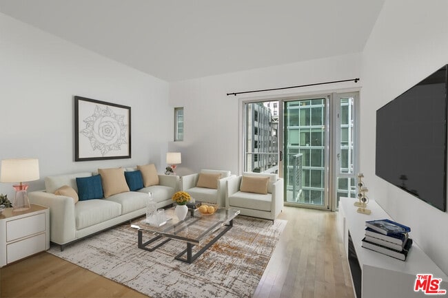 645 W 9th St in Los Angeles, CA - Building Photo - Building Photo