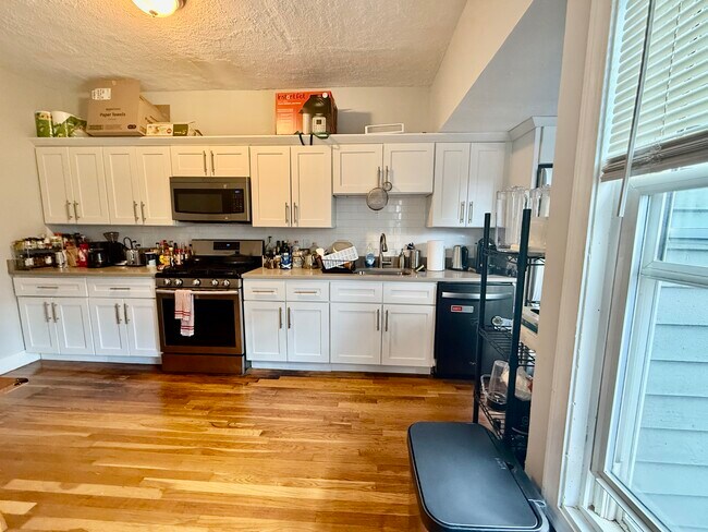 234 Pearl St, Unit 2 in Cambridge, MA - Foto de edificio - Building Photo