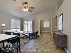 3811 S 74th Dr in Phoenix, AZ - Foto de edificio - Building Photo