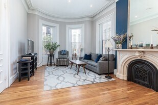 748 Tremont St in Boston, MA - Building Photo