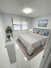 10008 NW 6th St, Unit 103 in Pembroke Pines, FL - Foto de edificio - Building Photo