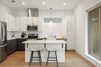 4704 Sunset Trail in Austin, TX - Building Photo - Building Photo