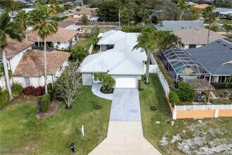10842 Vanderbilt Dr in Naples, FL - Foto de edificio - Building Photo