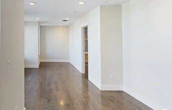 442 McGrath Hwy, Unit 302A in Somerville, MA - Building Photo - Building Photo