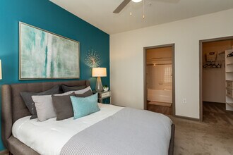 Presley Oaks in Charlotte, NC - Building Photo - Interior Photo