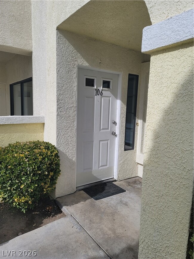 4865 S Torrey Pines Dr in Las Vegas, NV - Building Photo - Building Photo