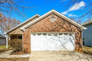 465 Cathedral Dr, Unit 2 in Mcdonough, GA - Building Photo