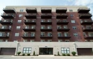 1650 Riverwoods Dr, Unit 201 in Melrose Park, IL - Building Photo