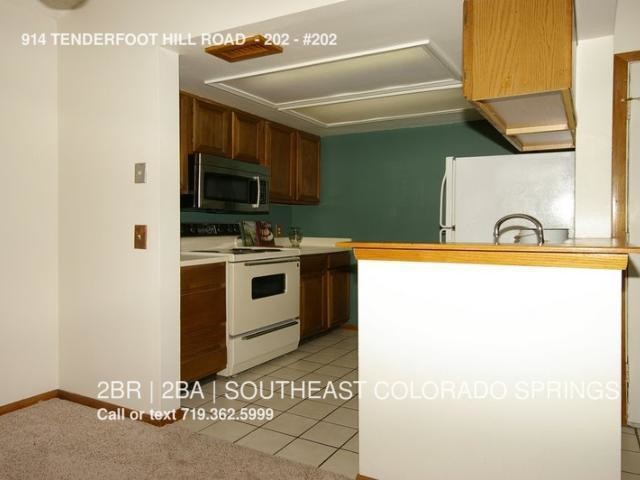 914 Tenderfoot Hill Rd-Unit -#202 in Colorado Springs, CO - Building Photo - Building Photo