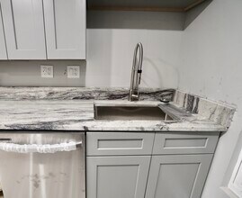 507 E Mulberry St, Unit 3 in Bloomington, IL - Building Photo - Building Photo