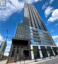 395 Square One Dr in Mississauga, ON - Building Photo