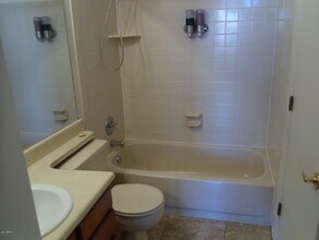 8111 W Wacker Rd in Peoria, AZ - Building Photo - Building Photo