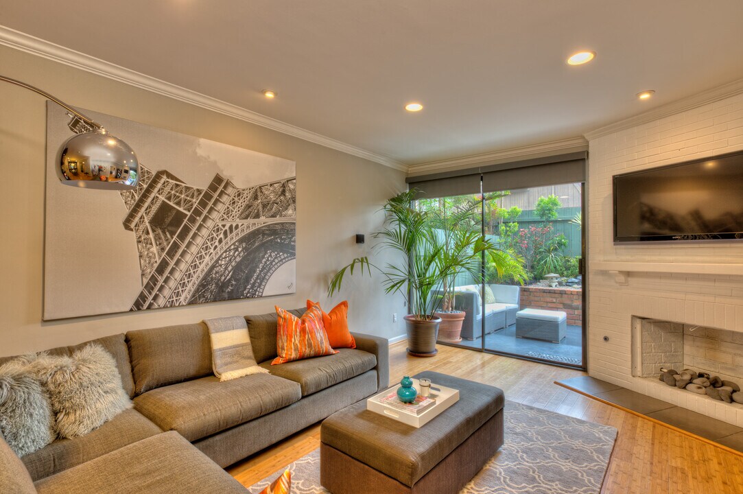 2663 Centinela Ave, Unit 2663 Centinela Ave #308 in Santa Monica, CA - Building Photo