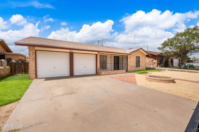 921 Wier Ln in El Paso, TX - Building Photo - Building Photo