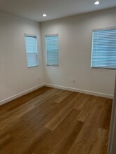 2010-2010 Vineyard Ave, Unit 2008 in Los Angeles, CA - Foto de edificio - Building Photo