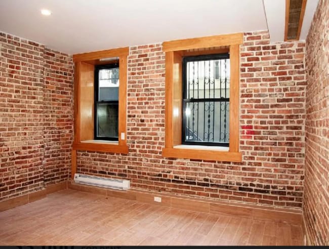 E. E 2nd St in New York, NY - Foto de edificio - Building Photo