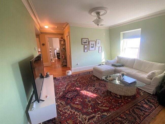 9 Claremon St, Unit 3 in Somerville, MA - Building Photo - Building Photo
