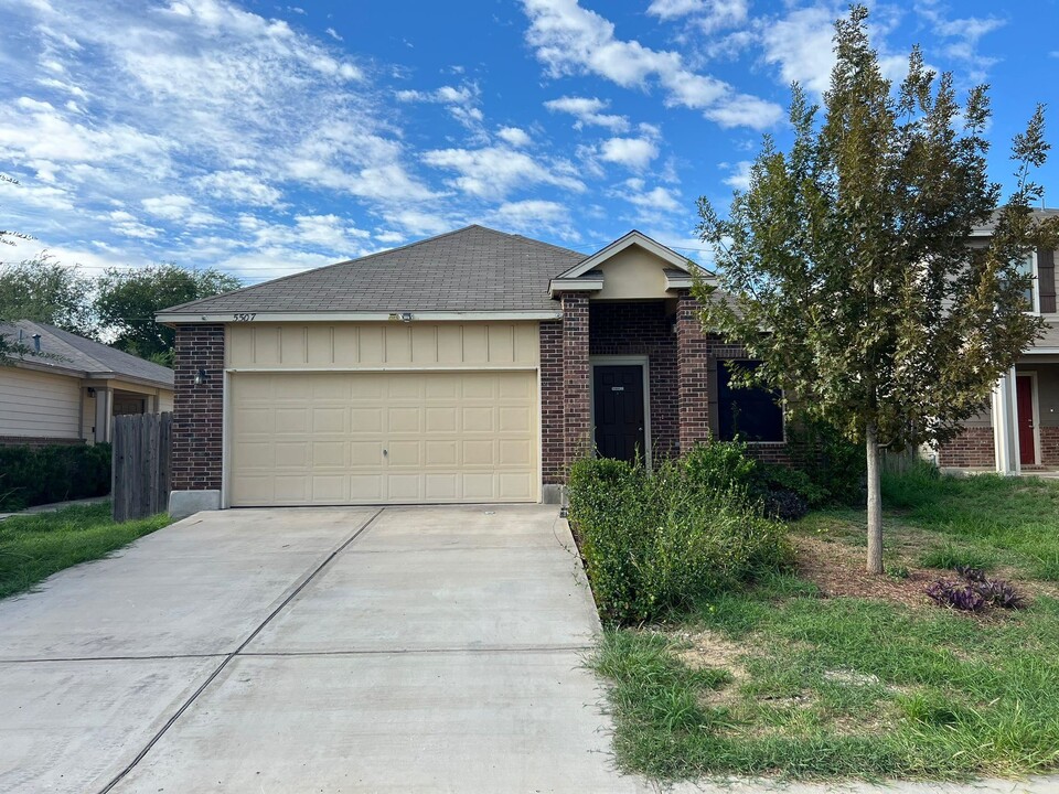 5507 Marlin Dr in Laredo, TX - Building Photo