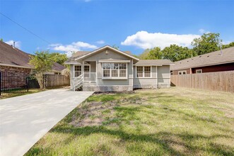 8709 Knox St in Houston, TX - Building Photo - Building Photo