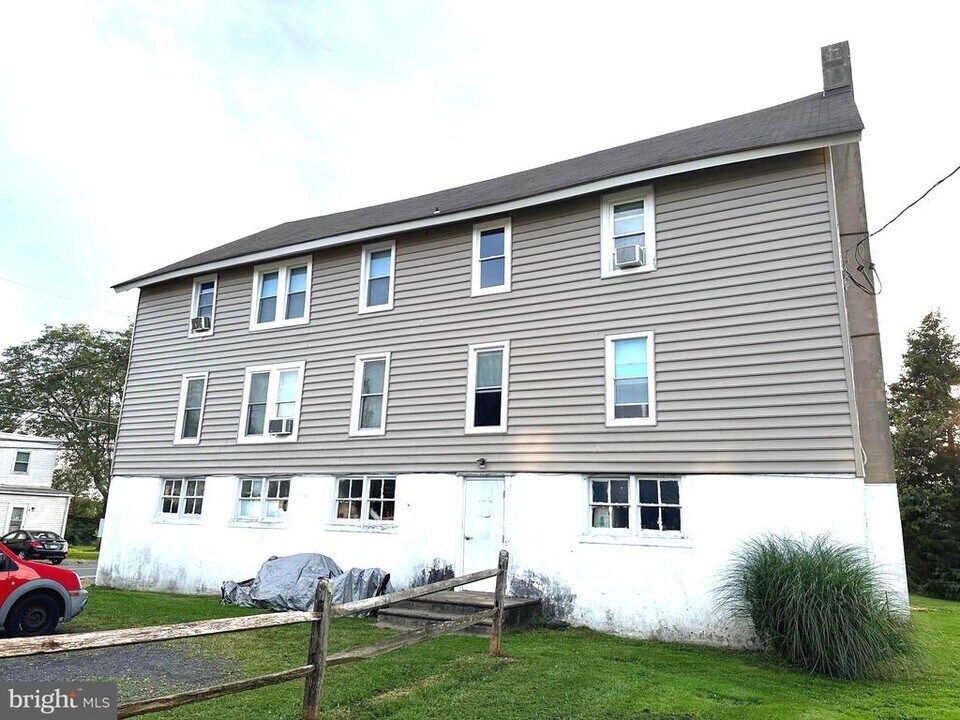 2420 N 5th St in Perkasie, PA - Building Photo