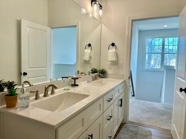203 Southerby Bluffs Ct in Garner, NC - Foto de edificio - Building Photo