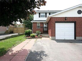 1003 Elgin St N in Cambridge, ON - Building Photo