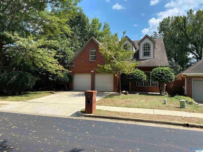 property at 524 SW Sussex Dr