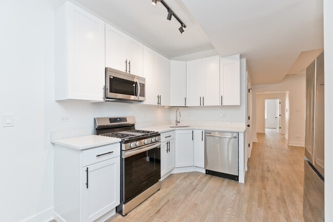 2464 N Lincoln Ave in Chicago, IL - Building Photo - Building Photo