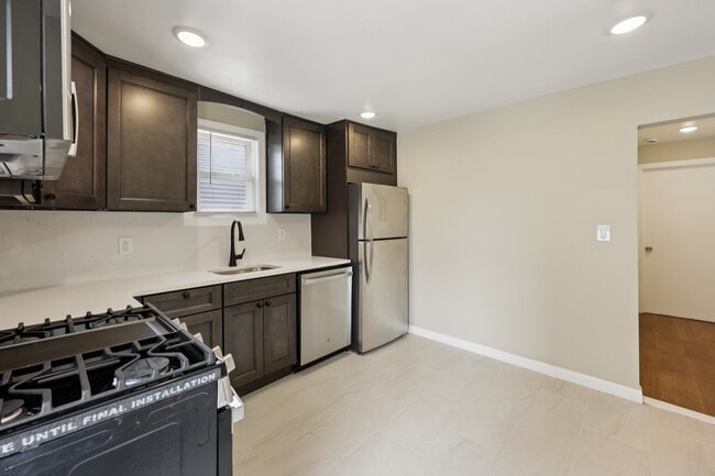 325 7th St in Jersey City, NJ - Building Photo - Building Photo