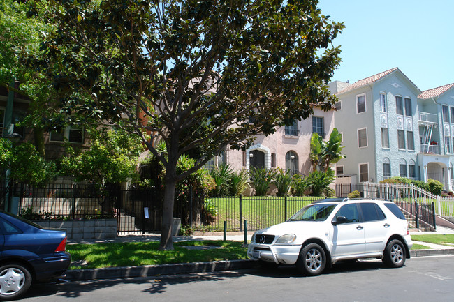 232 S Berendo St in Los Angeles, CA - Foto de edificio - Building Photo